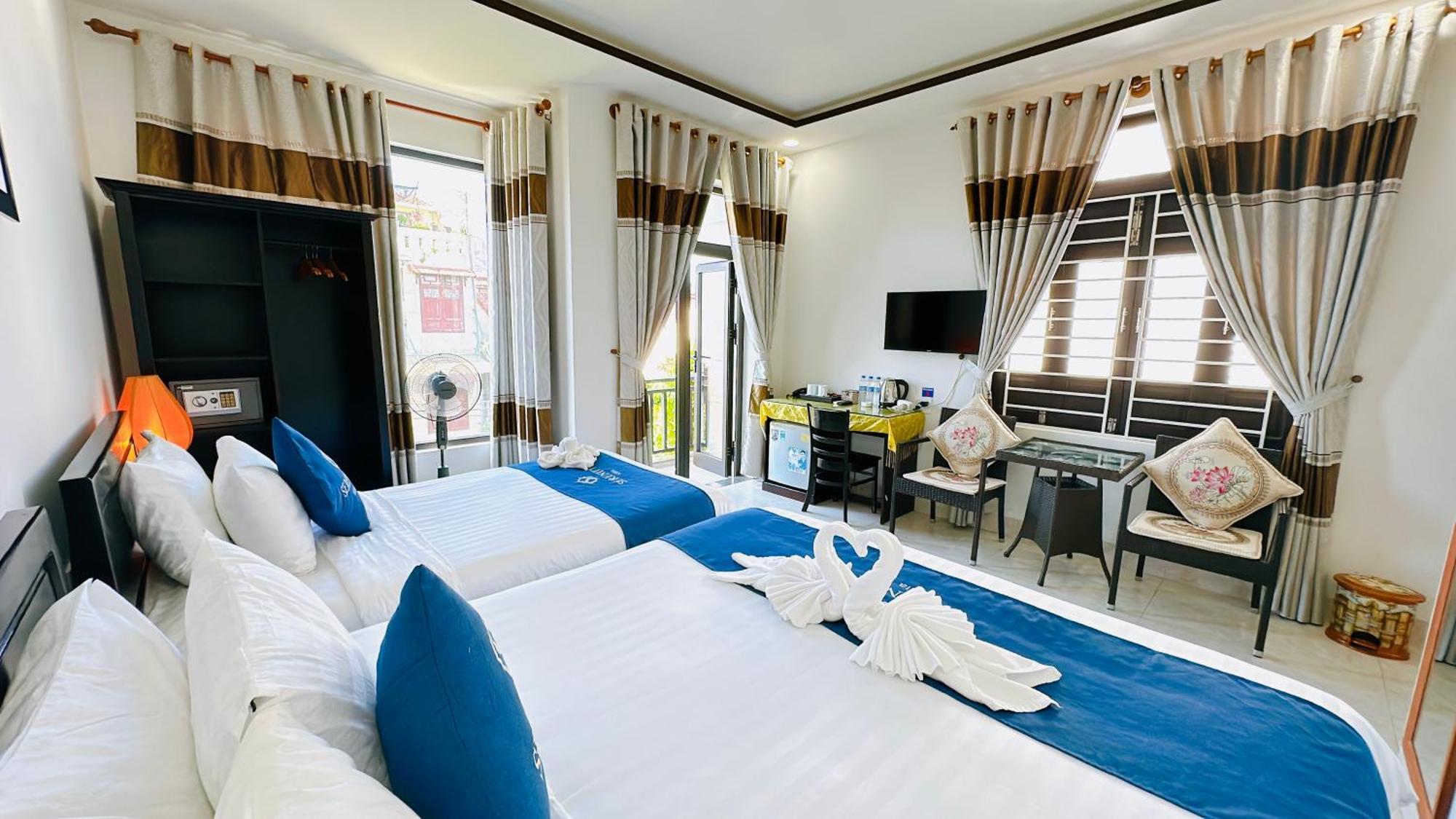 Deluxe Triple Room City View