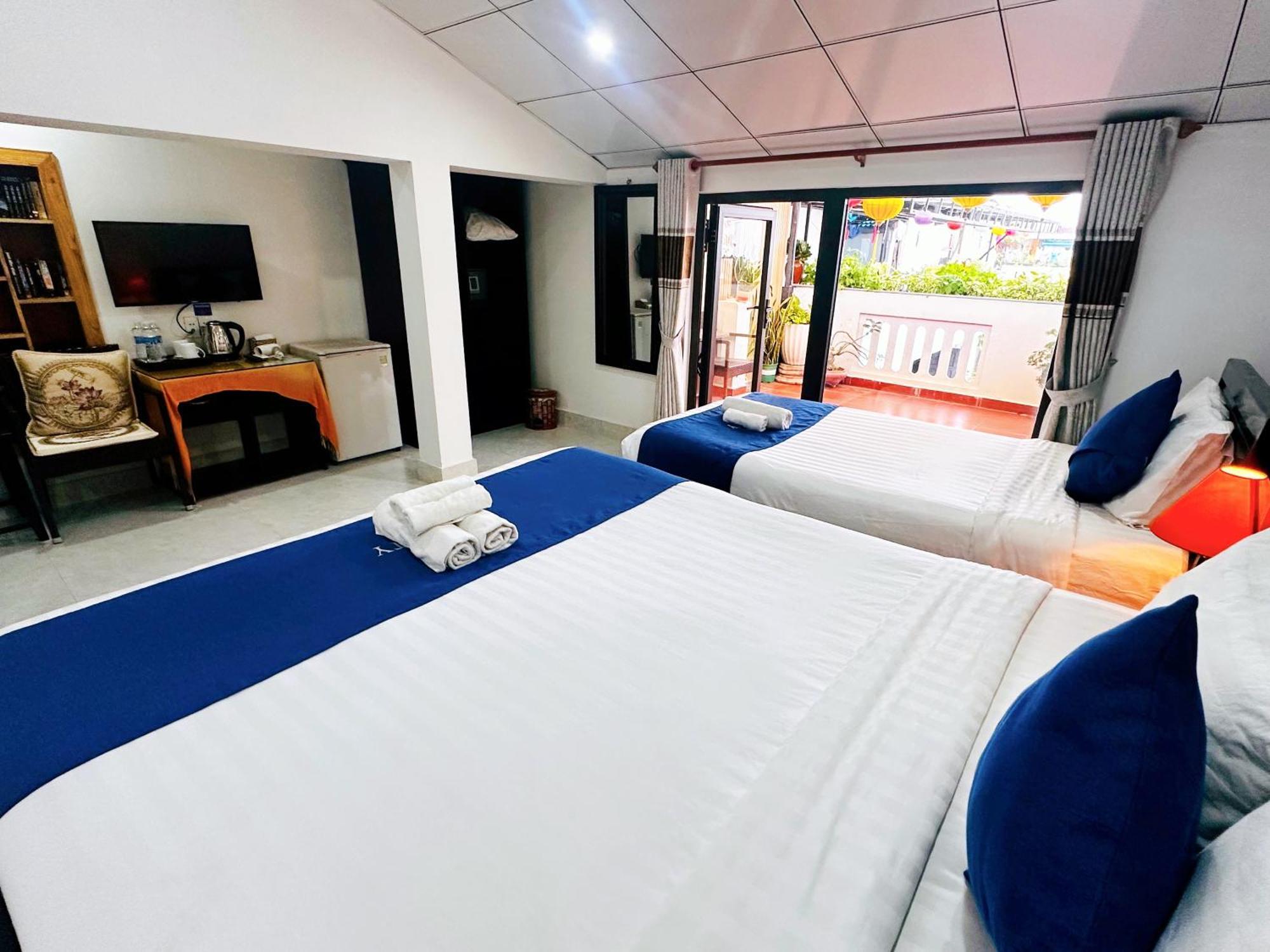 Deluxe Triple Room City View